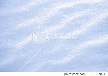 蒜山高原上凹凸不平的積雪圖案 136882831