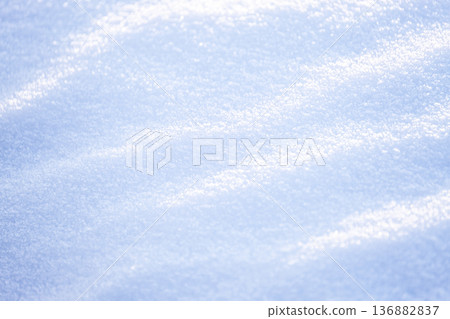 蒜山高原上凹凸不平的積雪圖案 136882837