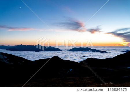 View of the Tateyama mountain range (Tsurugi-dake and the Kekatsu Sanzan mountain range) from Hakuba Sanso. Traverse of Mount Hakuba in the Northern Alps. View of the Tateyama mountain range (Tsurugi-dake and the Kekatsu Sanzan mountain range) from Hakuba Sanso. Traverse of Mount Hakuba in the Northern Alps. 136884875