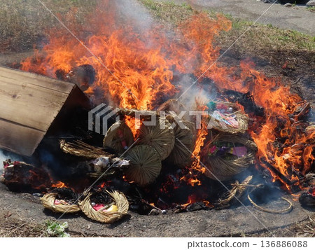 Mochigase Nagashibina is an event where old Hina dolls and straw bales are burned. Mochigase Nagashibina is an event where old Hina dolls and straw bales are burned. 136886088