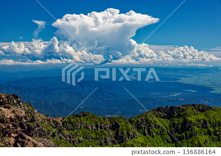 View of the outer rim and cloud-filled mountain range from the summit of Mt. Chokai and Mt. Shinzan 136886164