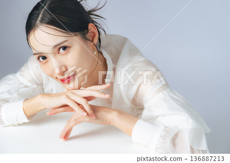 Stylish women's beauty and skin care images 136887213