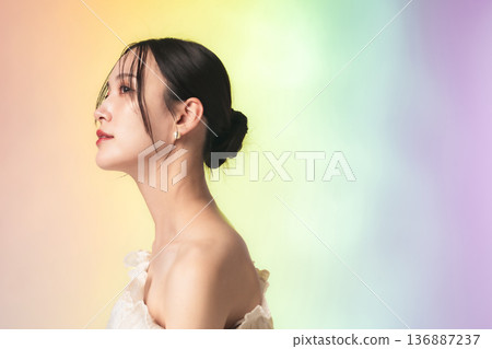 時尚女性的美容與護膚形象 136887237