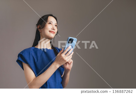 A woman using a smile with a smile 136887262