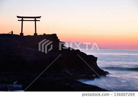 Sunrise over the torii gate <Shirahama Shrine> Sunrise over the torii gate <Shirahama Shrine> 136887269