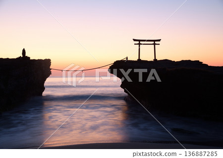 白濱神社鳥居上的日出 136887285