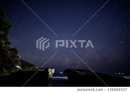 The Milky Way rising over the torii gate <Shirahama Shrine> The Milky Way rising over the torii gate <Shirahama Shrine> 136888507