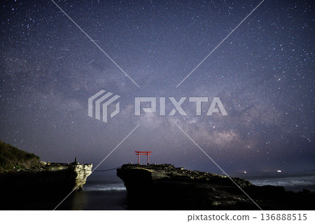 The Milky Way rising over the torii gate <Shirahama Shrine> The Milky Way rising over the torii gate <Shirahama Shrine> 136888515
