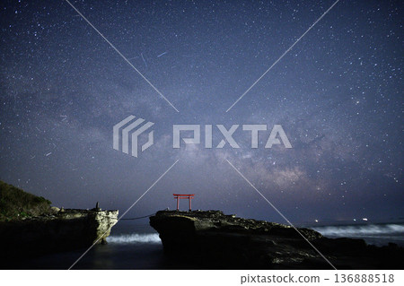 The Milky Way rising over the torii gate <Shirahama Shrine> The Milky Way rising over the torii gate <Shirahama Shrine> 136888518
