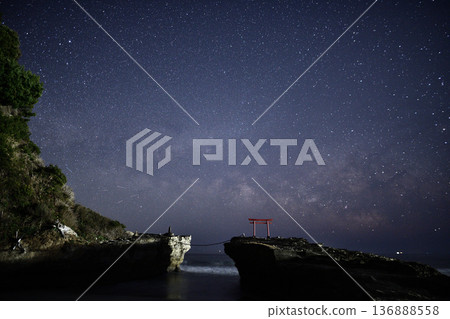 The Milky Way rising over the torii gate <Shirahama Shrine> 136888558