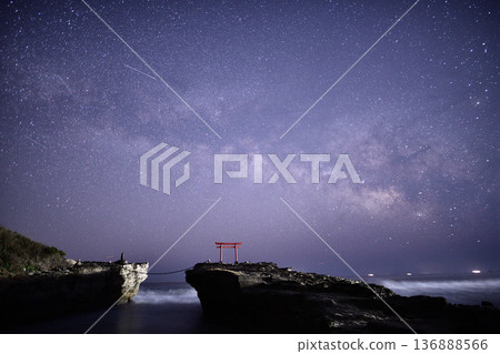 The Milky Way rising over the torii gate <Shirahama Shrine> The Milky Way rising over the torii gate <Shirahama Shrine> 136888566