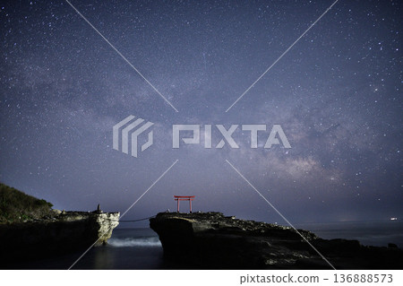 The Milky Way rising over the torii gate <Shirahama Shrine> 136888573