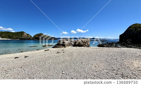 Coast of Mukaraku Island, Kerama Islands, Okinawa Prefecture Coast of Mukaraku Island, Kerama Islands, Okinawa Prefecture 136889710