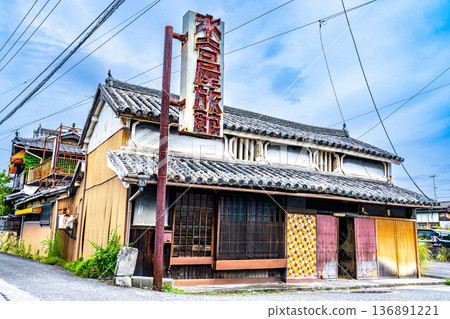初秋時節的香川縣東香川市祐田街景：關閉的旅館1號 136891221