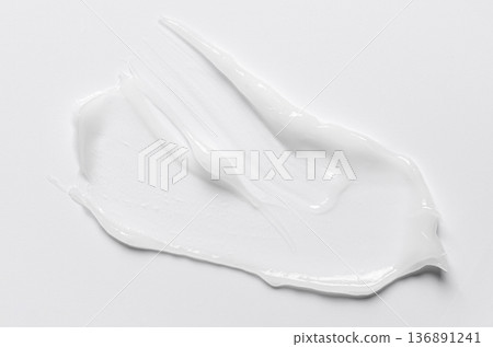 A sample of a moisturizing cosmetic product for the body. Gel or cream or serum for the skin. 136891241