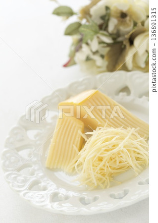sliced Gouda cheese sliced Gouda cheese 136891315