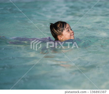 preschool child girl playing and swimming in pool 136891387