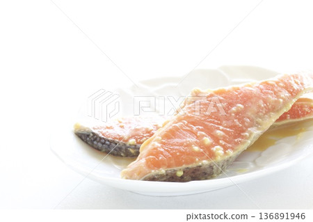 三文魚在西京醃製 136891946