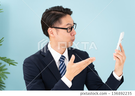 有計算器的一個人 136892235