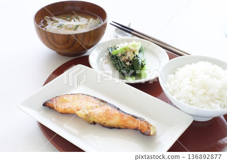 Grilled salmon fillet set meal Grilled salmon fillet set meal 136892877