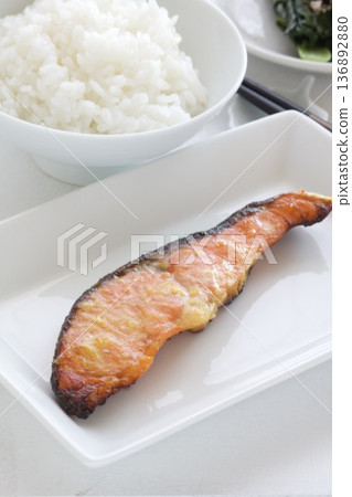 烤鮭魚柳套餐 136892880