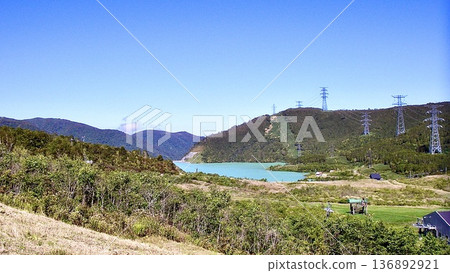 新潟縣湯澤市神樂滑雪場的秋季景色 136892921