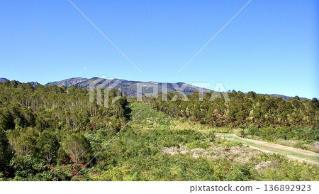 新潟縣湯澤市神樂滑雪場的秋季景色 新潟縣湯澤市神樂滑雪場的秋季景色 136892923