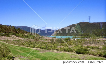 新潟縣湯澤市神樂滑雪場的秋季景色 新潟縣湯澤市神樂滑雪場的秋季景色 136892924