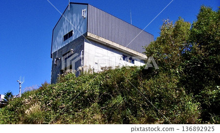 秋季新潟縣湯澤市神樂滑雪場的纜車站 秋季新潟縣湯澤市神樂滑雪場的纜車站 136892925