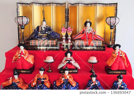 為慶祝女童節,展出了雛人偶。 為慶祝女童節,展出了雛人偶。 136893047