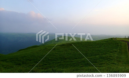 Morning scenery seen from Daikanbo in Aso City, Kumamoto Prefecture 136893909