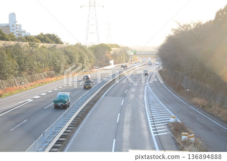 I took a photo of a car driving on the highway. 136894888