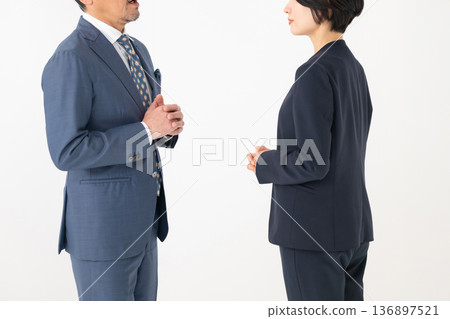 男女討論商業 男女討論商業 136897521