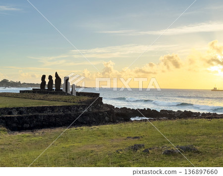 Ahu Vaiuli and the ocean at sunset, Moai at Tahai Ceremonial Village, Easter Island, November 2025 136897660
