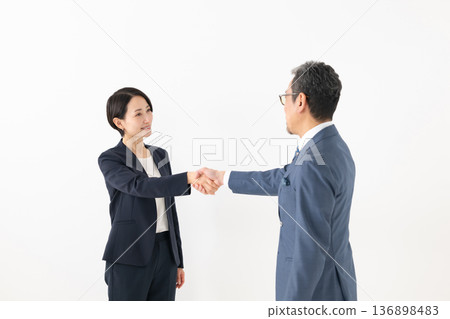 握手的商人 握手的商人 136898483