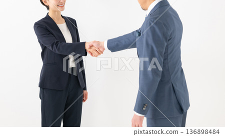 握手的商人 136898484