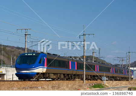 從陽光明媚的鄉村到白雪皚皚的鄉村 136898740