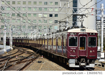 阪急神戶線7000系列抵達大阪梅田 136898781