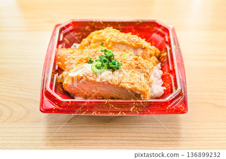 迷你豬排丼便當 迷你豬排丼便當 136899232
