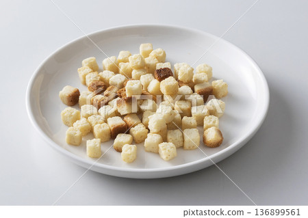 Crouton Crouton 136899561