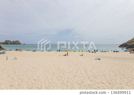 Porthcurno Beach with white sand and turquoise water in Cornwall Porthcurno Beach with white sand and turquoise water in Cornwall 136899911