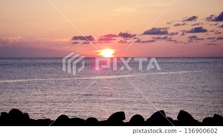 新潟縣佐渡島的傍晚海景 136900602