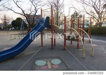 奧亞塔公園的彩色滑梯 136907202