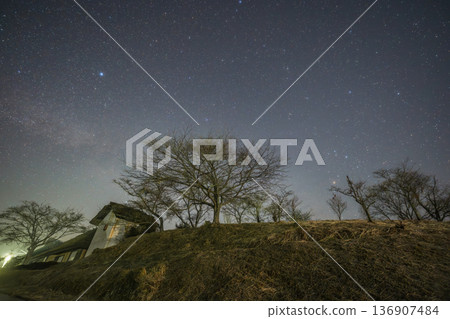A beautiful spring starry sky at Hattoji Furusato Village in Okayama Prefecture, Japan A beautiful spring starry sky at Hattoji Furusato Village in Okayama Prefecture, Japan 136907484
