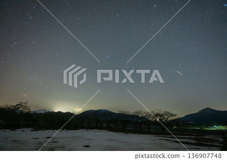 A very beautiful starry sky at Mt. Daisen in Tottori Prefecture, Japan A very beautiful starry sky at Mt. Daisen in Tottori Prefecture, Japan 136907748