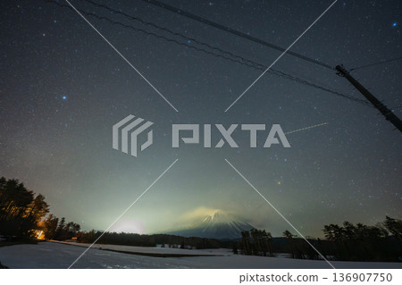 A very beautiful starry sky at Mt. Daisen in Tottori Prefecture, Japan A very beautiful starry sky at Mt. Daisen in Tottori Prefecture, Japan 136907750