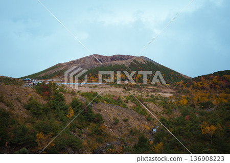 從福島縣一齋峽山眺望吾妻甲富士山 136908223