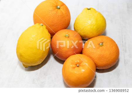 多種柑橘類水果 4 多種柑橘類水果 4 136908952