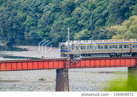 Scenery around Nukuri Station on the Oigawa Railway in Shimada City (Shizuoka Prefecture) 136909072