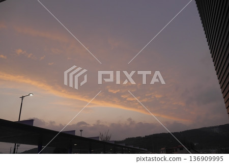 Evening sky　 136909995